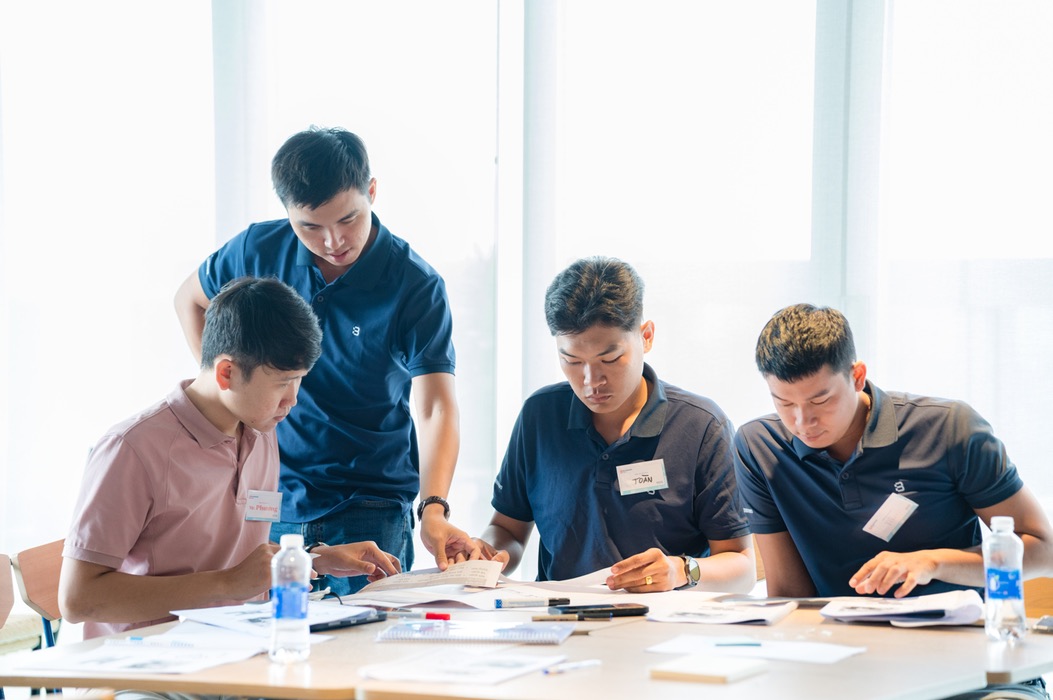 Học viên làm việc nhóm
